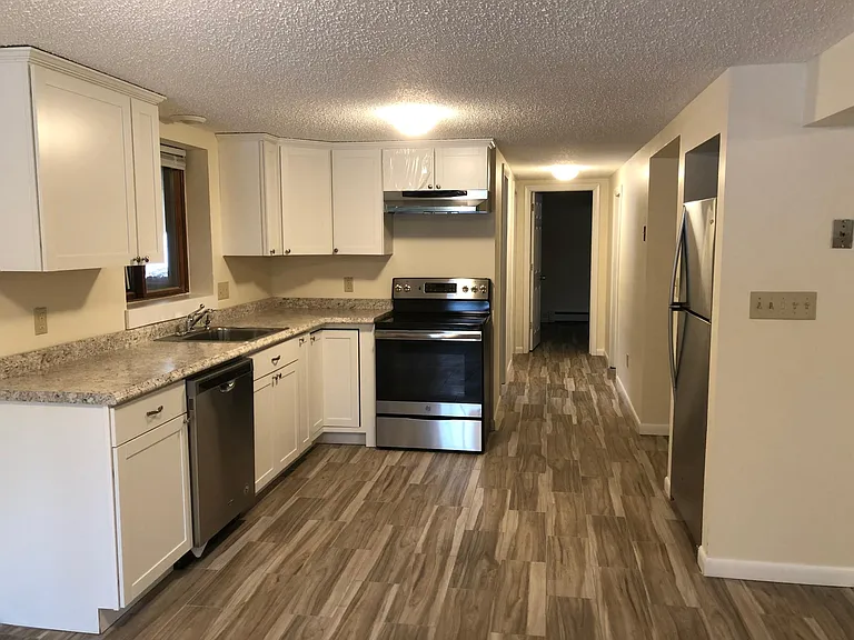 Kitchen to hallway