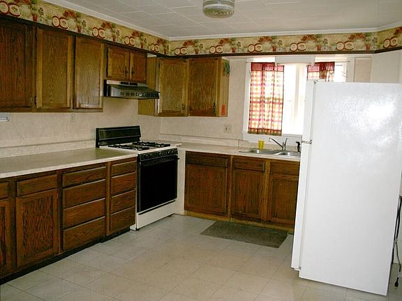 3rd image of 74 East Ave