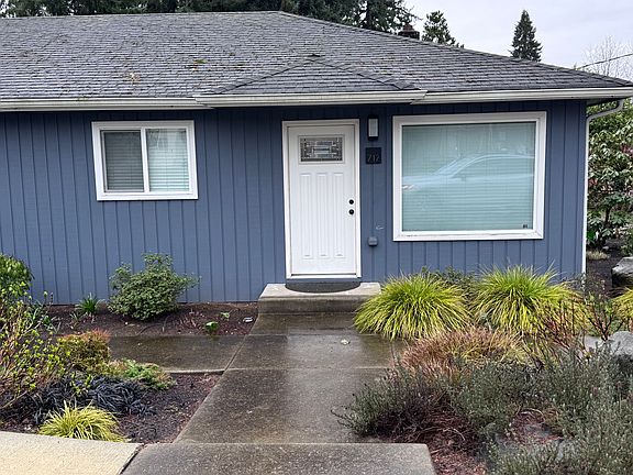 2nd image of 717 Linwood Ave SW #717