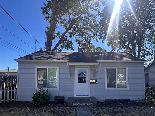 644 SW Robb St Photo 1
