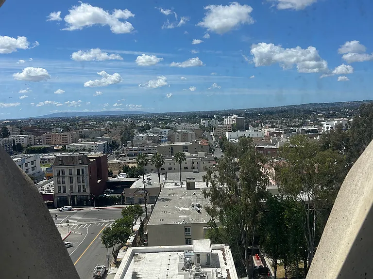 2404 Wilshire Blvd #10B — Photo 1