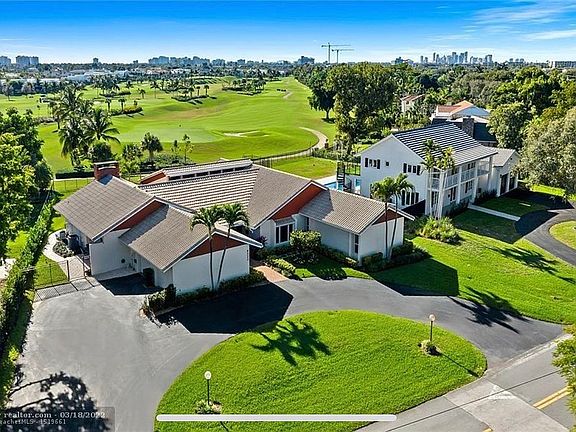 3rd image of 4322 Country Club Dr