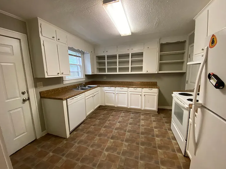 226 W Mattielou St — Photo 3