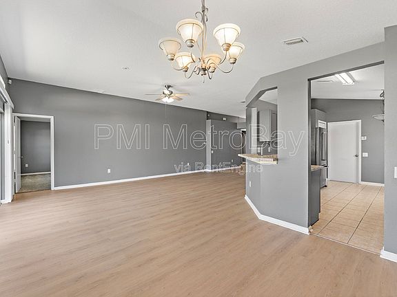 3rd image of 1010 Summer Breeze Dr