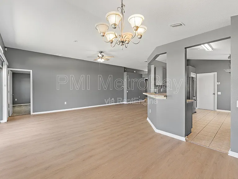 1010 Summer Breeze Dr — Photo 3