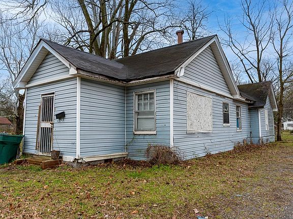 4th image of 221 E Kentucky St