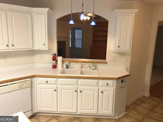 225 Lexington Cir — Photo 14