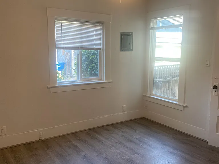 18014 Riverside Dr #4 — Photo 4