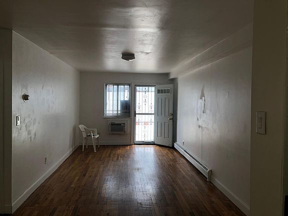 3rd image of 4355 161st St Fl 1