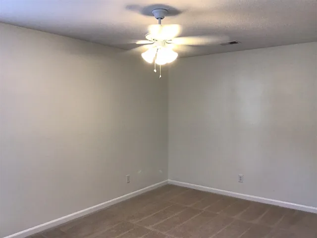 323 Aberdeen Cir — Photo 26