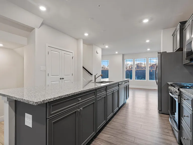 258 Waterstone Rd — Photo 2