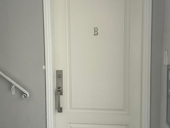 4th image of 163 N La Peer Dr APT B