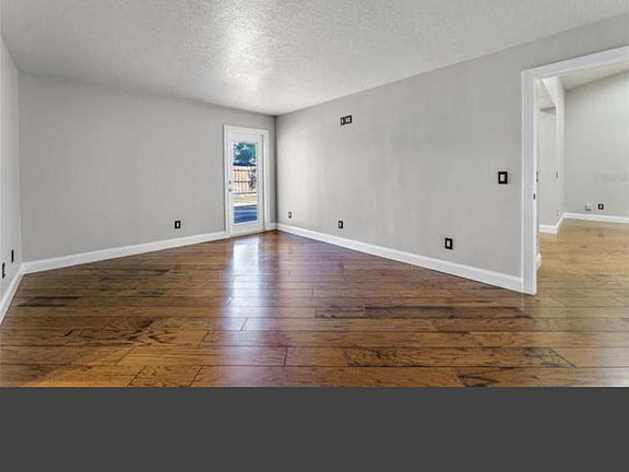 5th image of 1025 Covington St