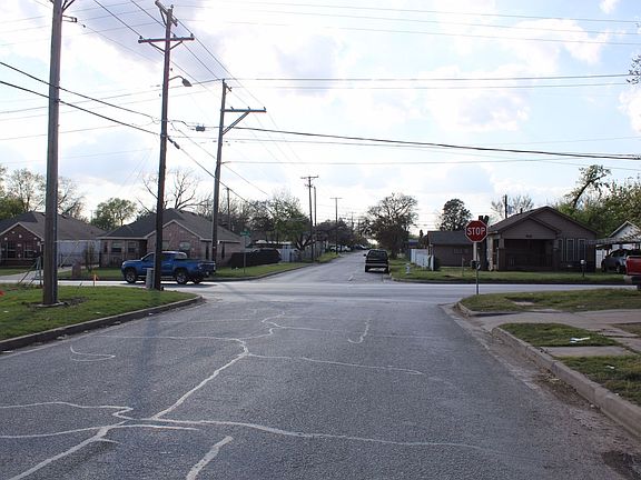 4th image of 2501 NE 30th St