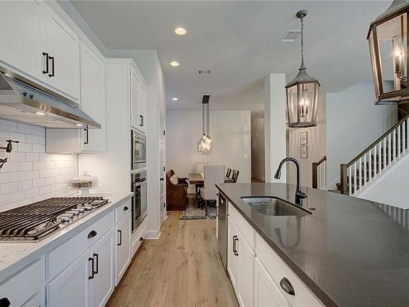5th image of 334 Dayridge Dr
