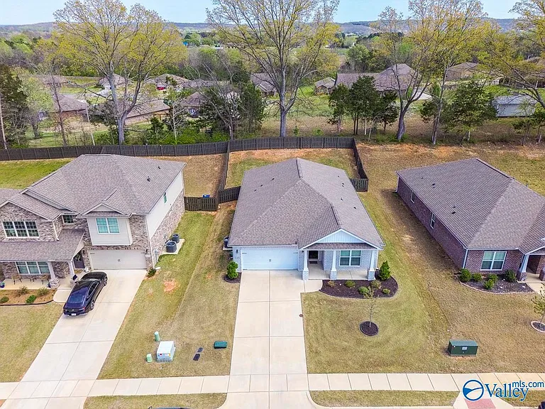 125 River Springs Ct — Photo 35