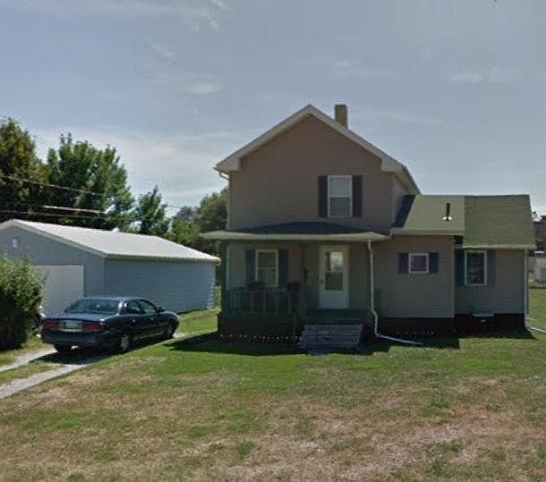 1st image of 662 W 1st St