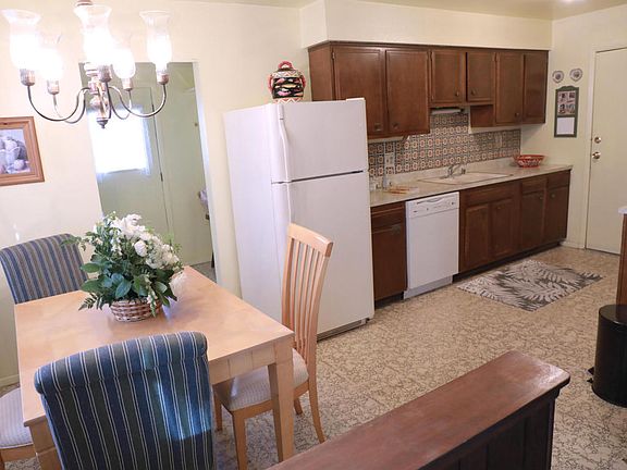 3rd image of 10412 Theresa Pl NE