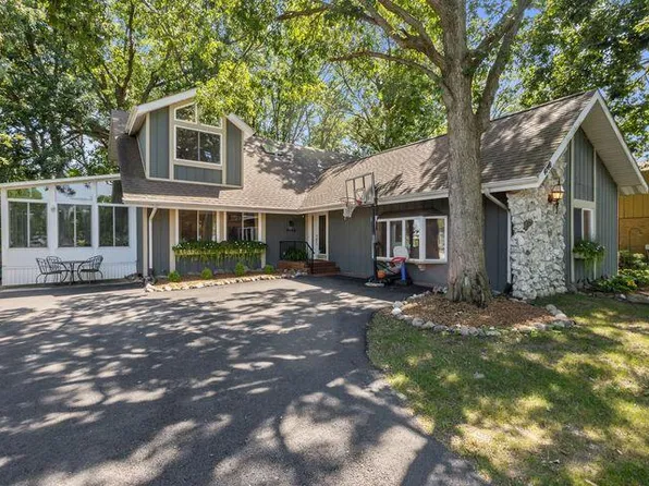 4140 Augusta Dr, Crown Point, IN 46307