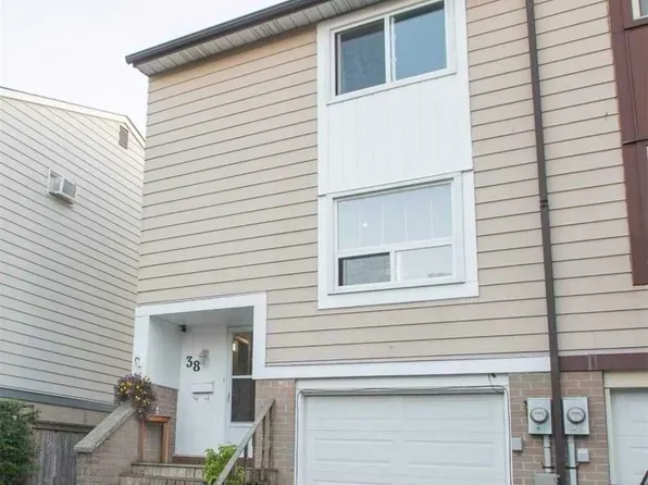 38 Hoskins Sq, Brampton, ON L6S 2N6