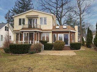 605 S Emerald Dr, McHenry, IL 60051