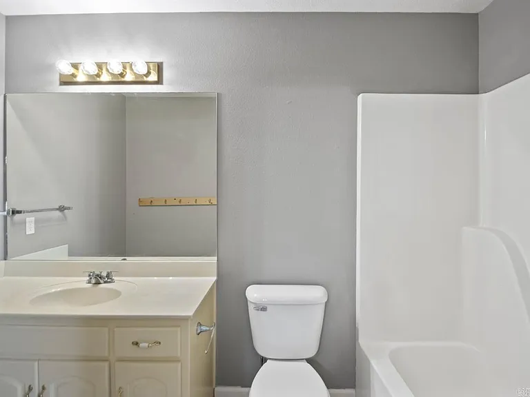 17 Azalea Dr — Photo 9