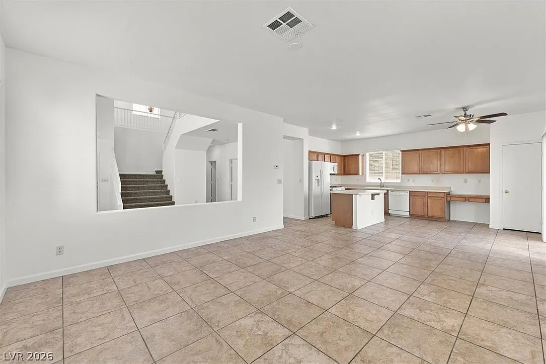 4 bed, 3.0 bath, 2146 sqft, $2,410 — Photo 3