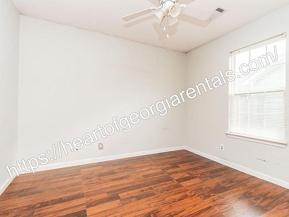 4th image of 132 Coronation Dr