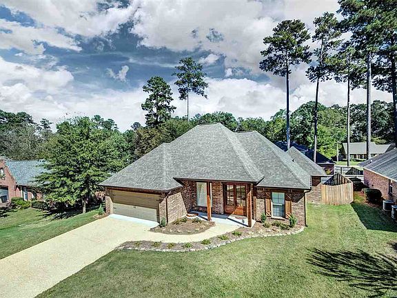 2nd image of 616 Hampshire Dr