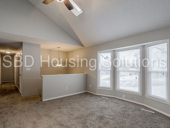 5th image of 5516 Maywood Ave