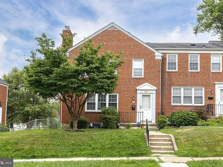 1517 Dellsway Rd — Photo 2