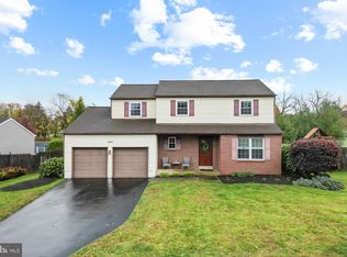 1297 Twin Streams Dr, Warminster, PA 18974