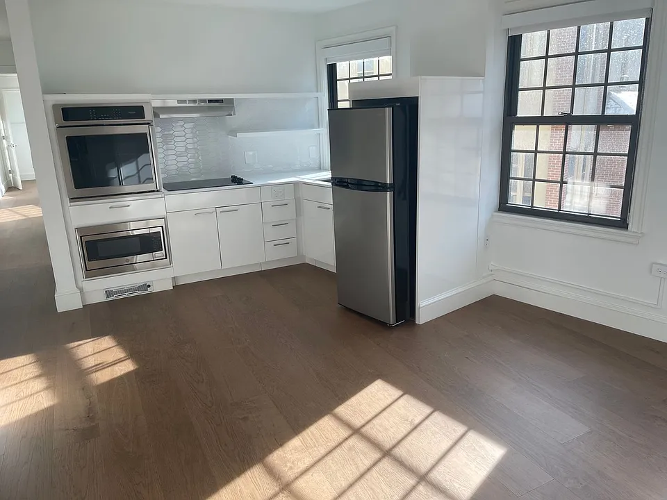 1190 Massachusetts Ave #210