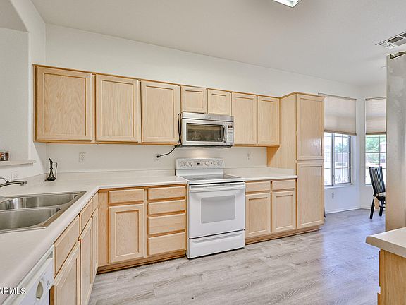 3rd image of 11038 W ORAIBI Drive