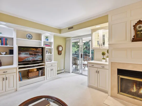 7250 Lewis Ridge Pkwy APT 105, Edina, MN 55439