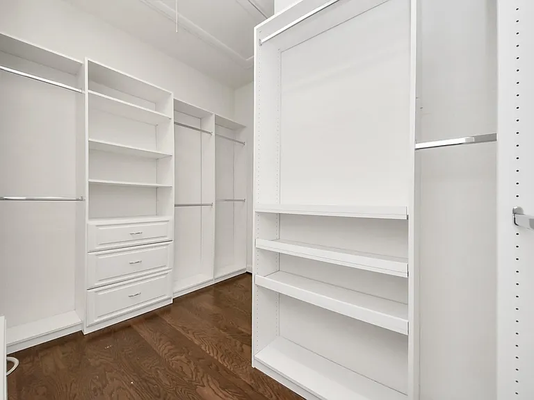 1947 Parnevik Pl — Photo 32