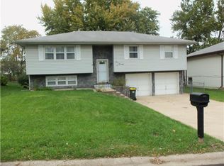 120 Fairlane St, Lansing, KS 66043