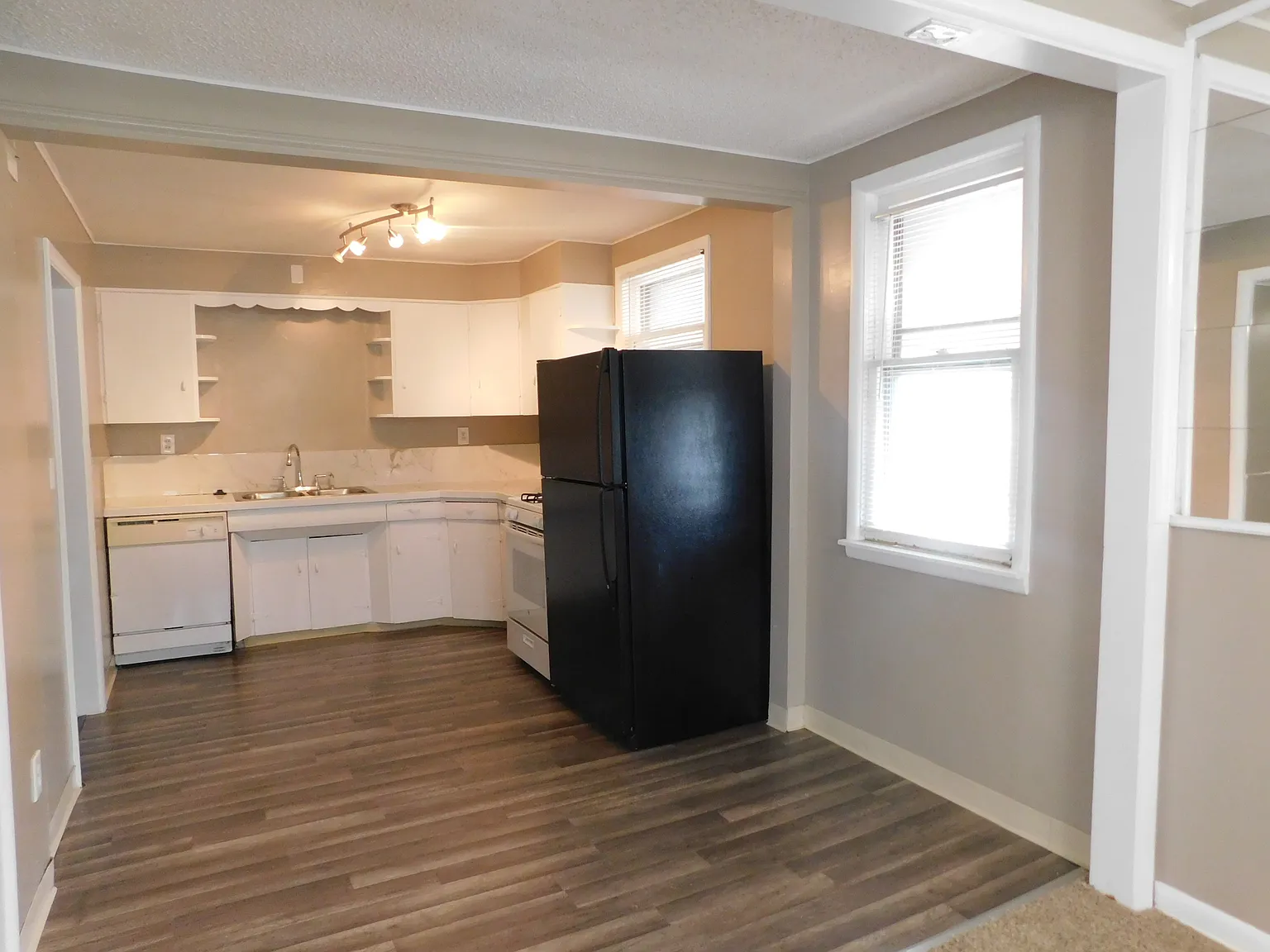 5800 Newport St Unit 1 - 1 — Photo 3