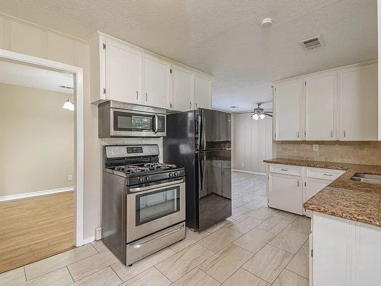 1509 N San Jacinto St — Photo 8