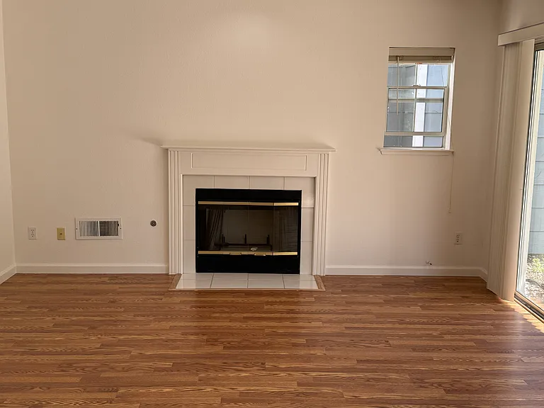 1317 Yarmouth Ter — Photo 11