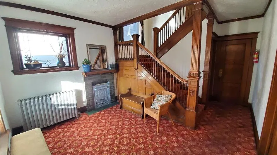 Studio, 300 sqft, $900 — Photo 2