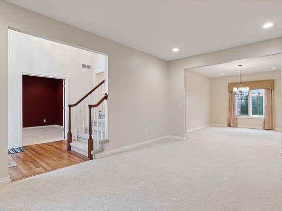 5th image of 843 Gallery Ln
