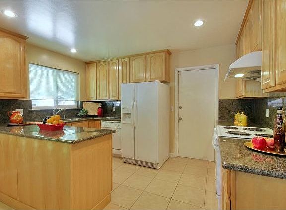 5th image of 2444 Lost Oaks Dr