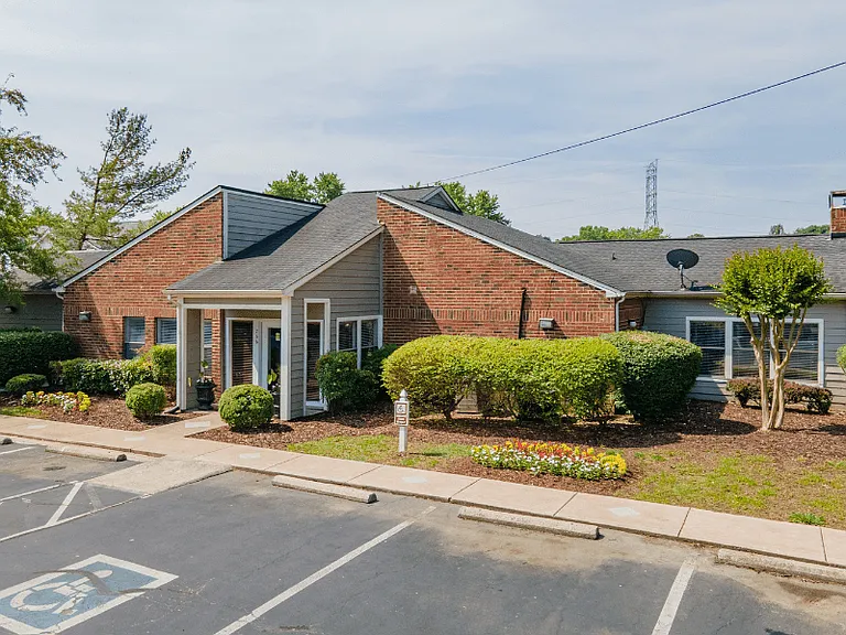 Creekstone Apartments — Photo 14