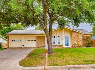 1800 Ravenswood Dr N, Bedford, TX 76022