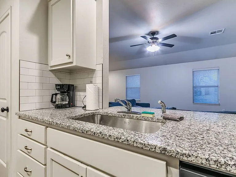 436 Chalk Hill Ct — Photo 11