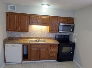 10400 Greentree Ln #1, Louisville, KY 40272
