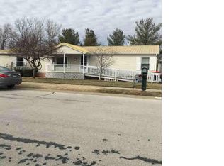 106 Orchard Cv, Jacksonville, IL 62650