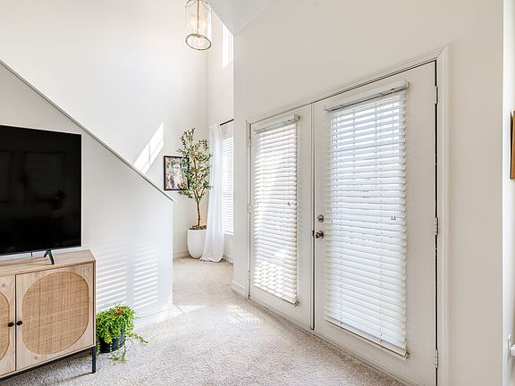 4th image of 1057 Reserve Way