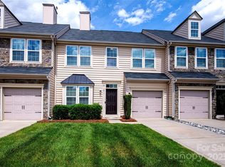 9614 Springholm Dr, Charlotte, NC 28278